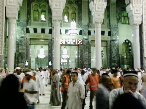 leaving taraweeh2.JPG leaving taraweeh2.JPG